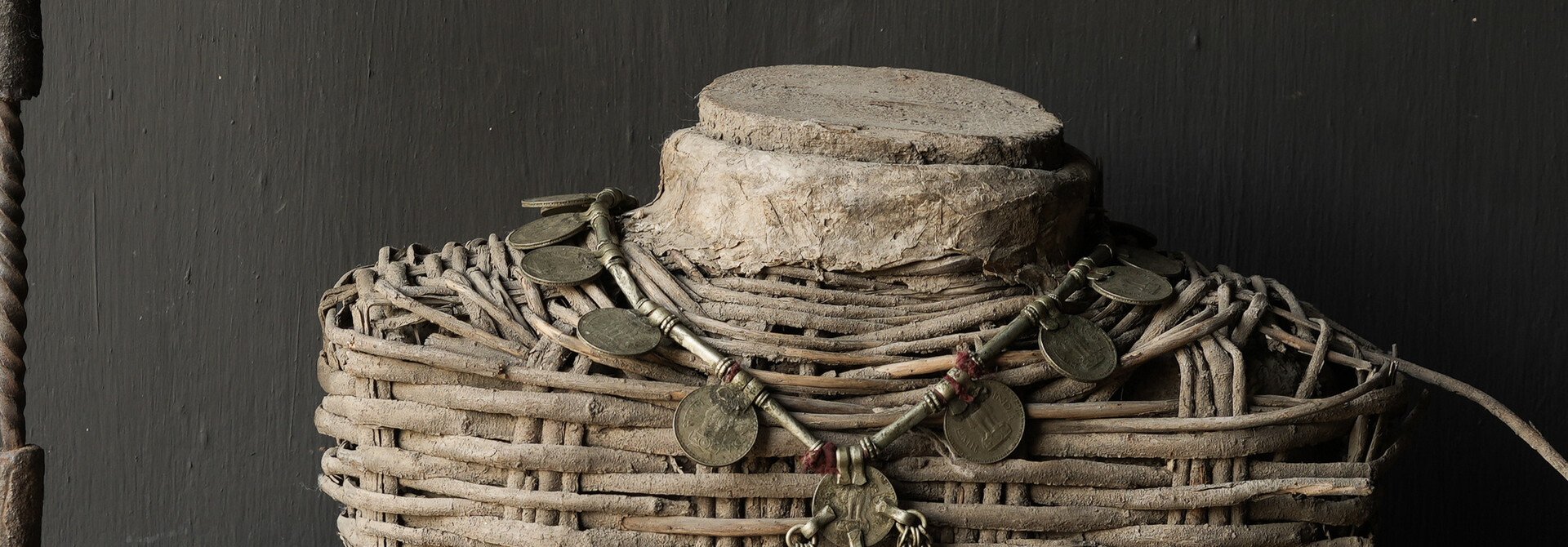 Authentic clay basket with cap