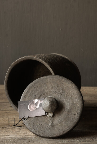 Originaler alter nepalesischer Krug/Topf aus Holz mit Deckel