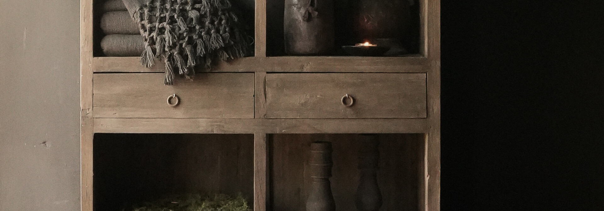 Hoge Vakken kast van oud hout 100x44xH225