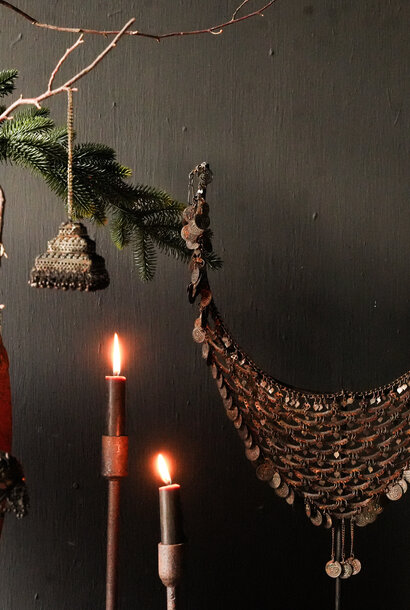 Munten ketting op ijzeren stander