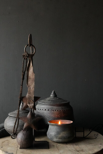 Anhänger mit zwei Eisensternen und einer Eisenkugel