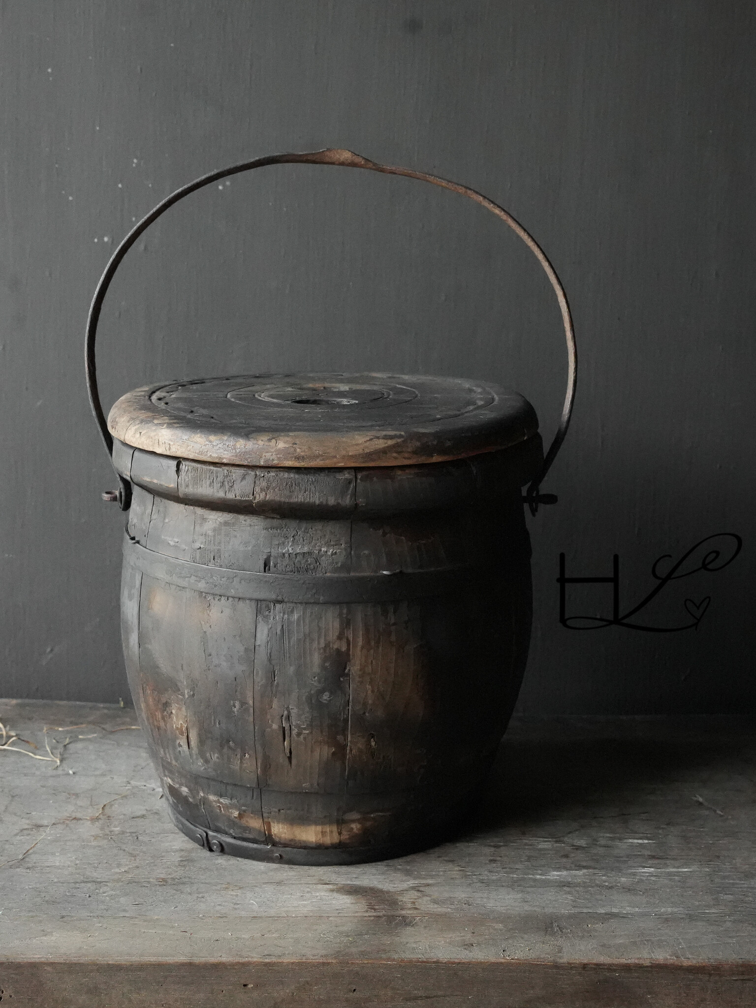 Authentischer alter Holzeimer mit Deckel-2