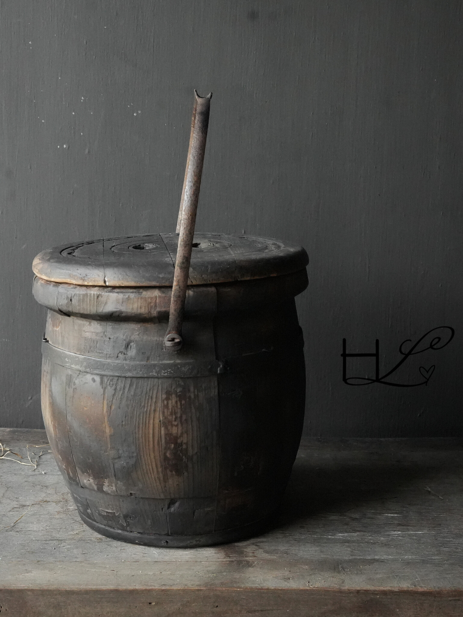 Authentischer alter Holzeimer mit Deckel-3