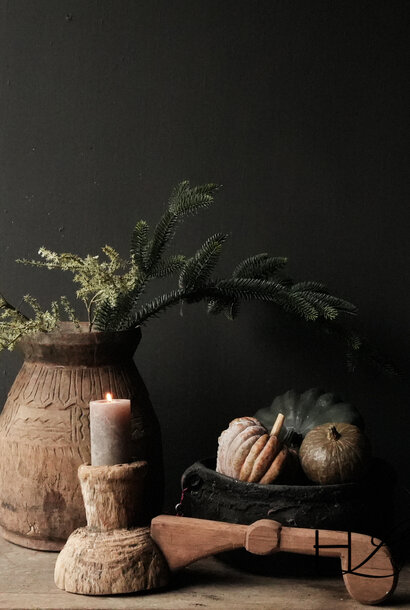 Stabiler Wabi-Sabi-Kerzenständer aus Holz, hergestellt aus einem alten Teil