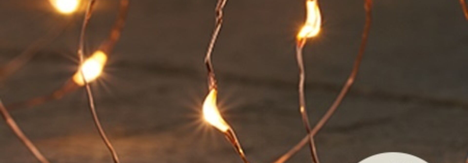 Drahtbeleuchtung, Kupferdraht, LED an der Batterie