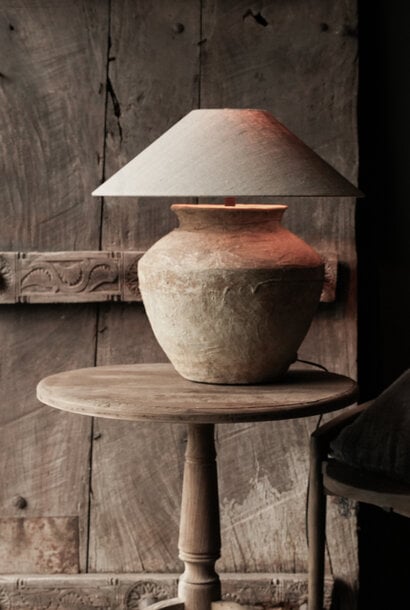 Wabi Sabi unvollkommene Kruglampe aus altem authentischen Wassertopf