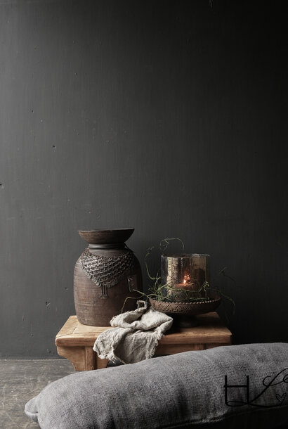 Alter authentischer niedriger Beistelltisch aus Holz. Einzigartiges Stück.