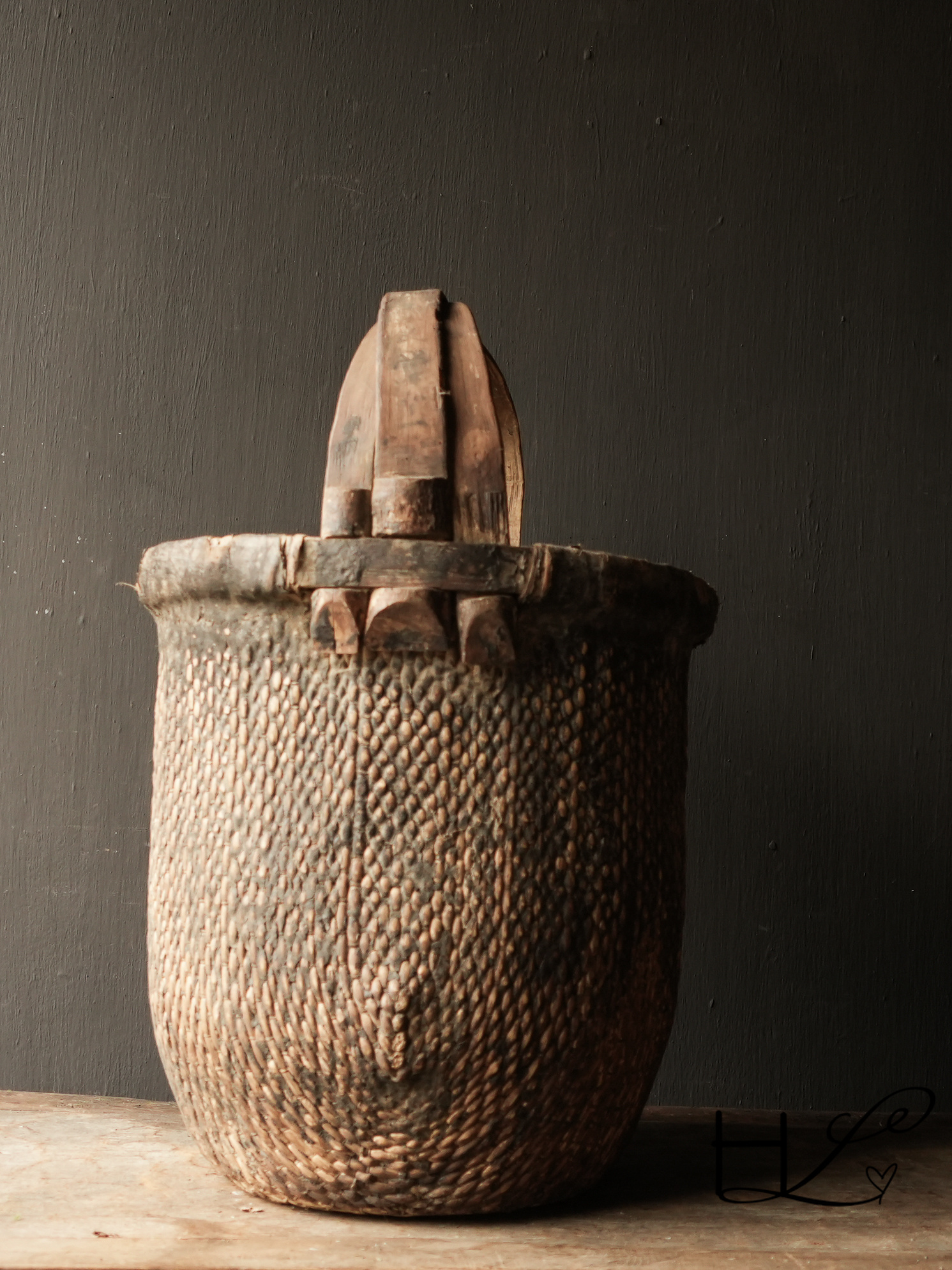 Old Authentic Wicker basket-2