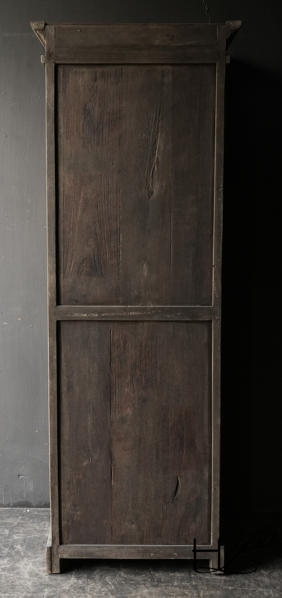 Schöner, robuster, ländlicher schmaler Schrank aus altem Holz mit einer Tür-5