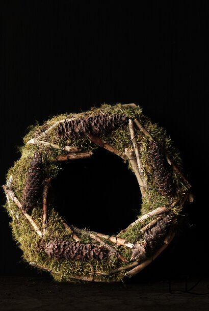 Moskrans geraspt sparrenhout + stokjes