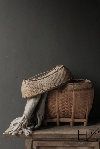 Oude Authentieke Rieten mand met deksel