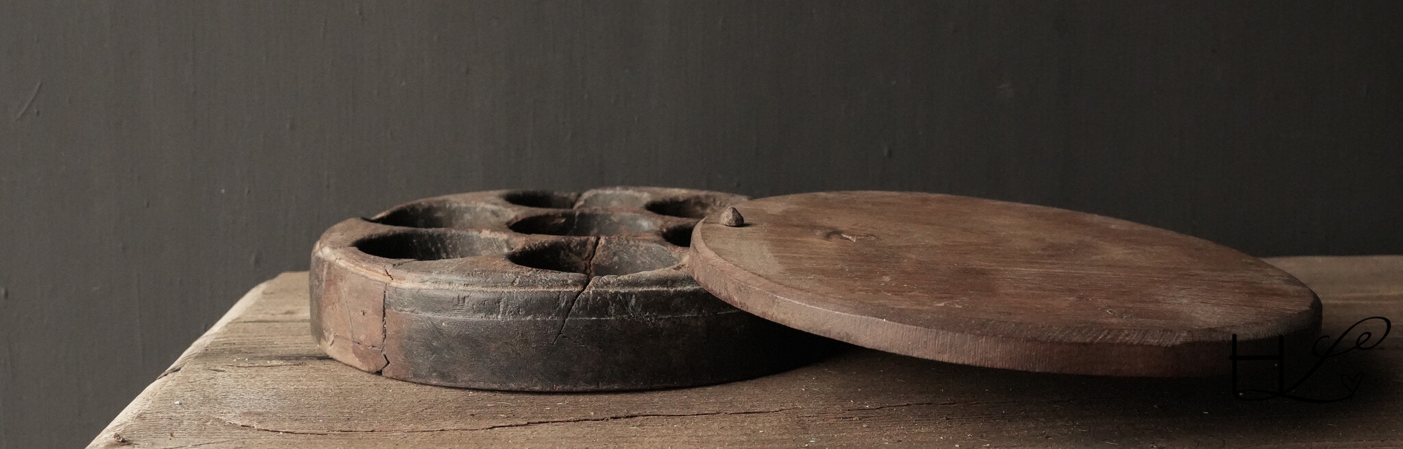 Alte Gewürzdose aus Holz mit Deckel-8