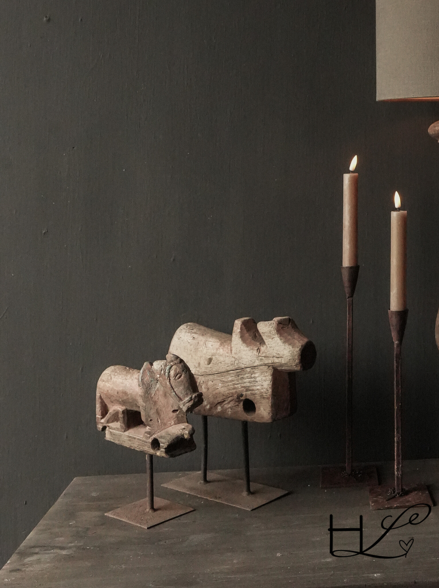 heilige Kuh Nandi aus Indien auf eisernen Füßen-10