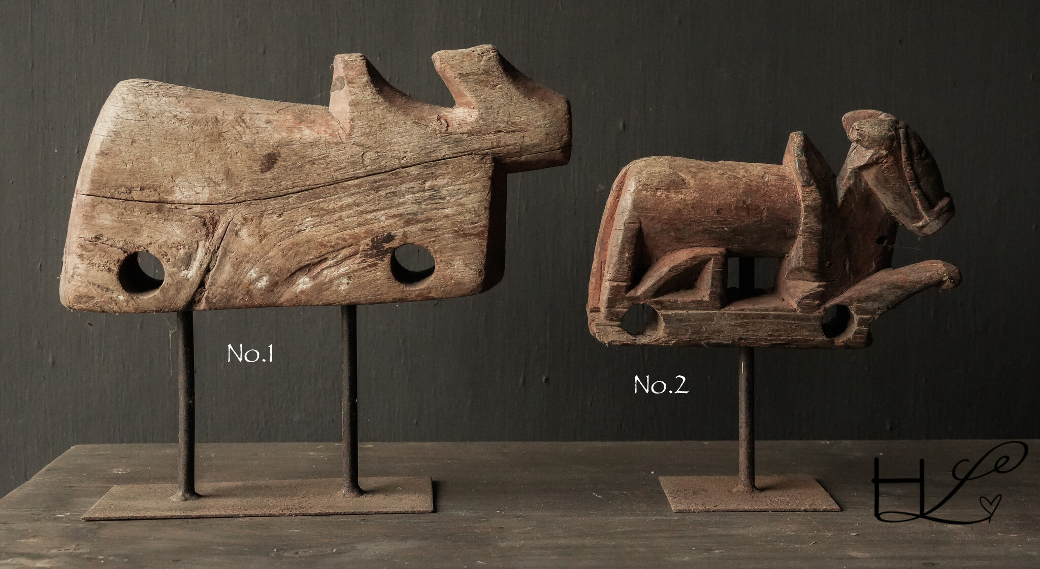 heilige Kuh Nandi aus Indien auf eisernen Füßen-2