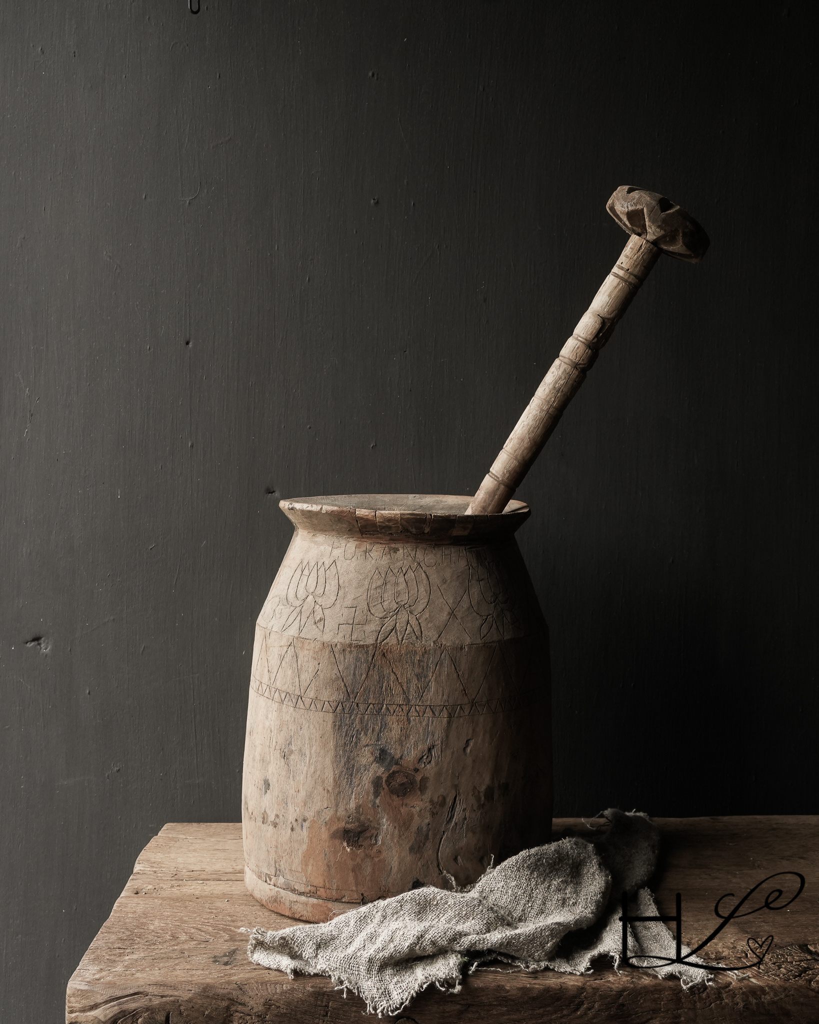 Alter hölzerner nepalesischer Wabi-Sabi-Krug-2