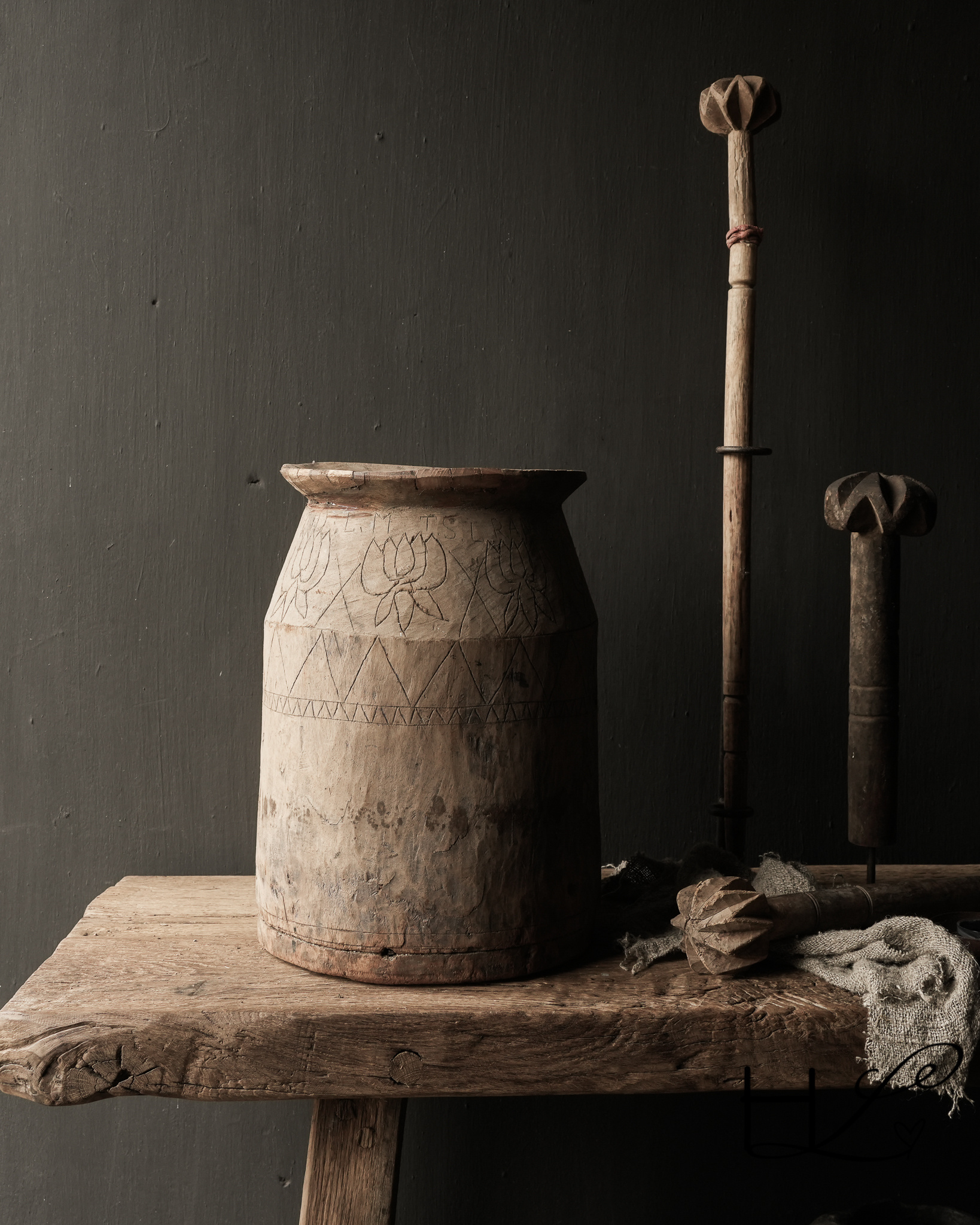 Alter hölzerner nepalesischer Wabi-Sabi-Krug-4