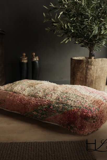 Marokkanisches Berberkissen in Pastellfarben