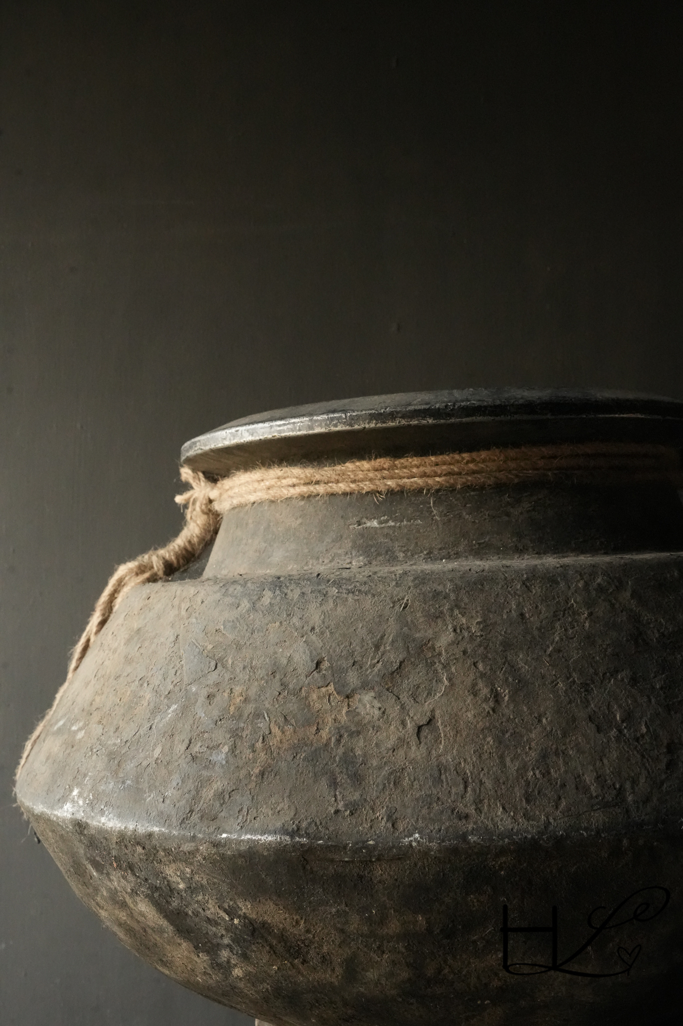 Unique find antique iron cooking pot-2