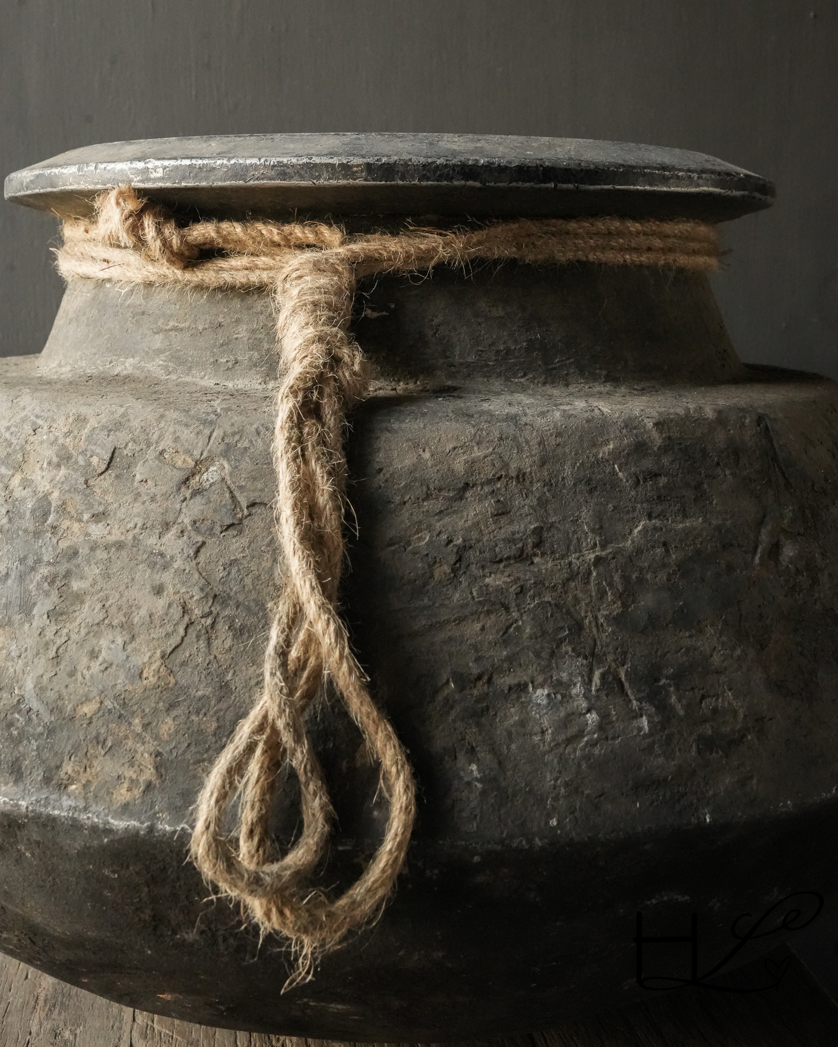 Unique find antique iron cooking pot-3