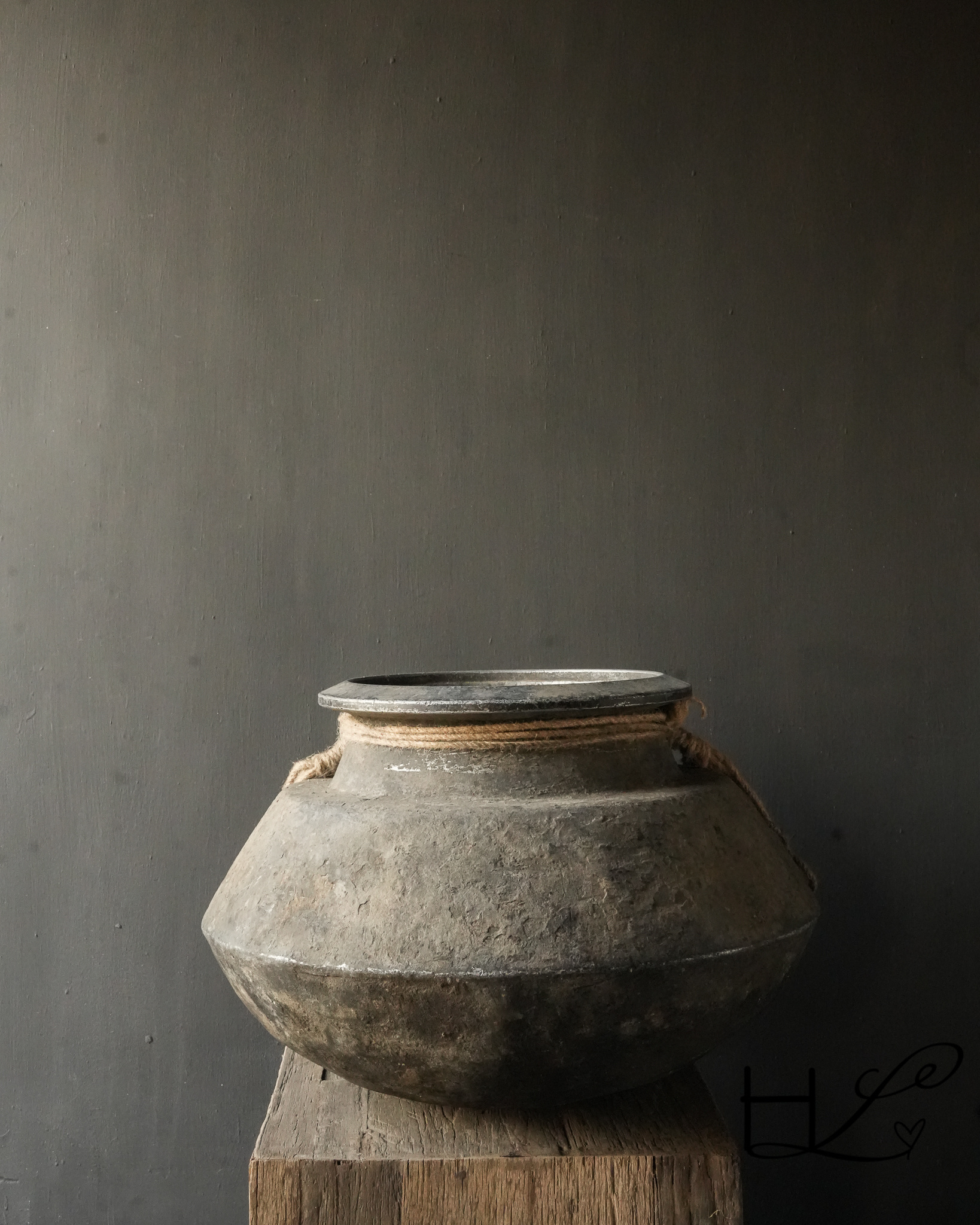 Unique find antique iron cooking pot-4