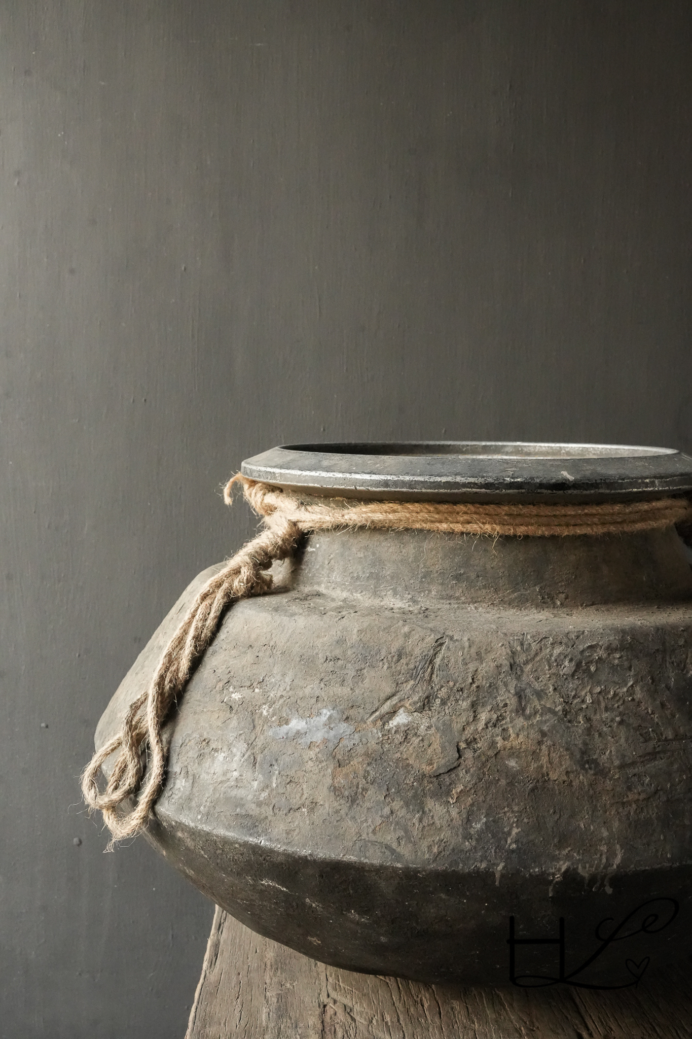 Unique find antique iron cooking pot-5