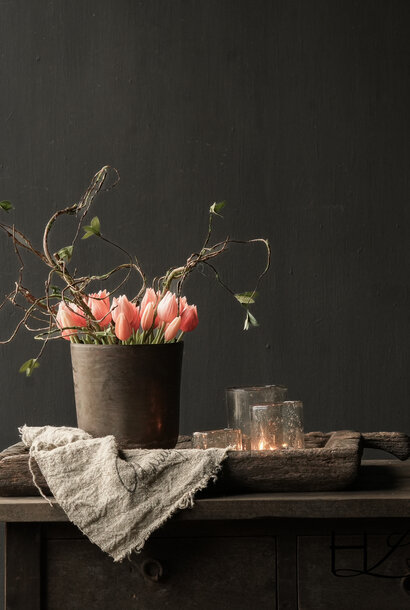 Unvollkommen verwitterter alter Holztrog/Trog mit Henkel