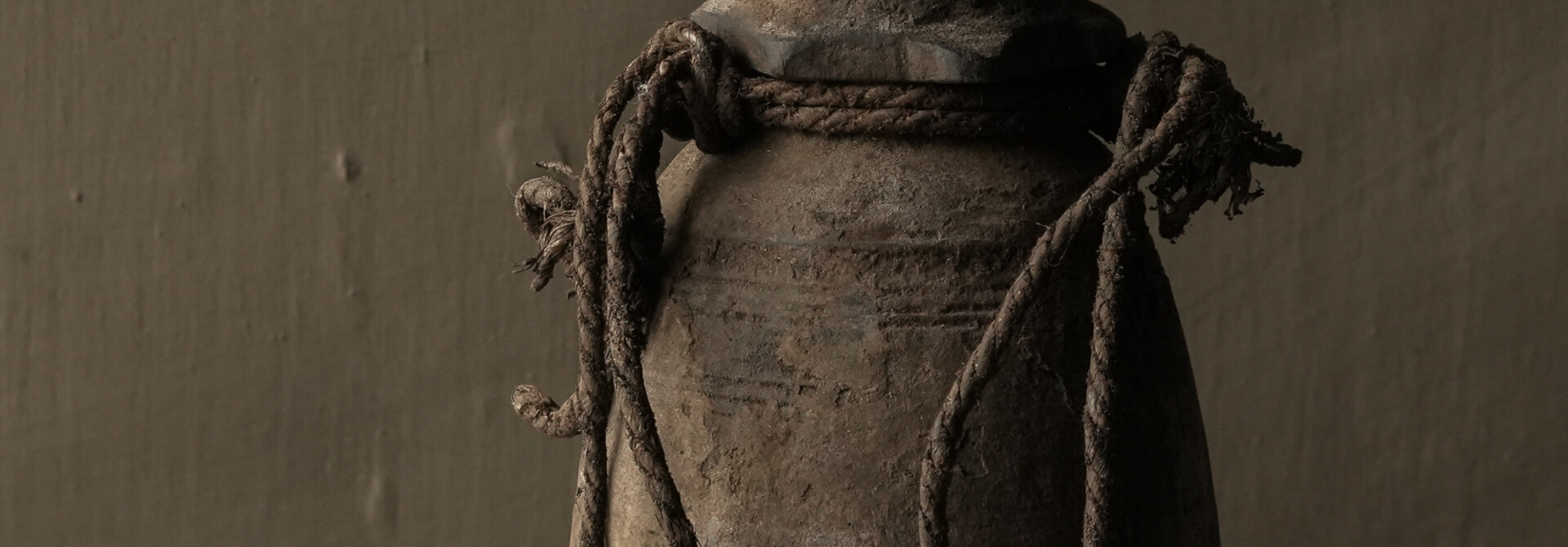 Originele Oude houten Nepalese Kruikje