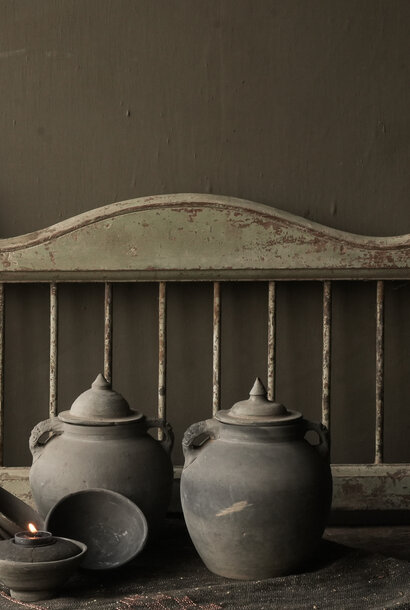 Chinesisches Steingutgefäß mit Deckel handgefertigt