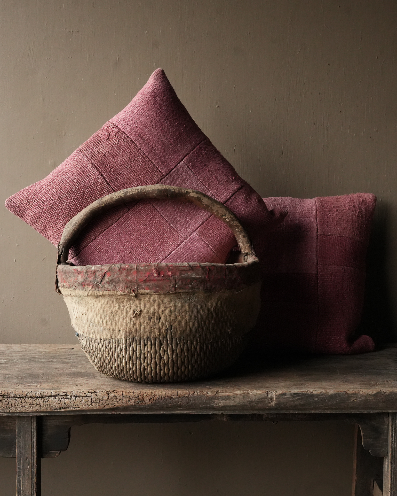 Wunderschönes, einzigartiges, leuchtend rosa Patchwork-Kissen aus altem Teppich-1