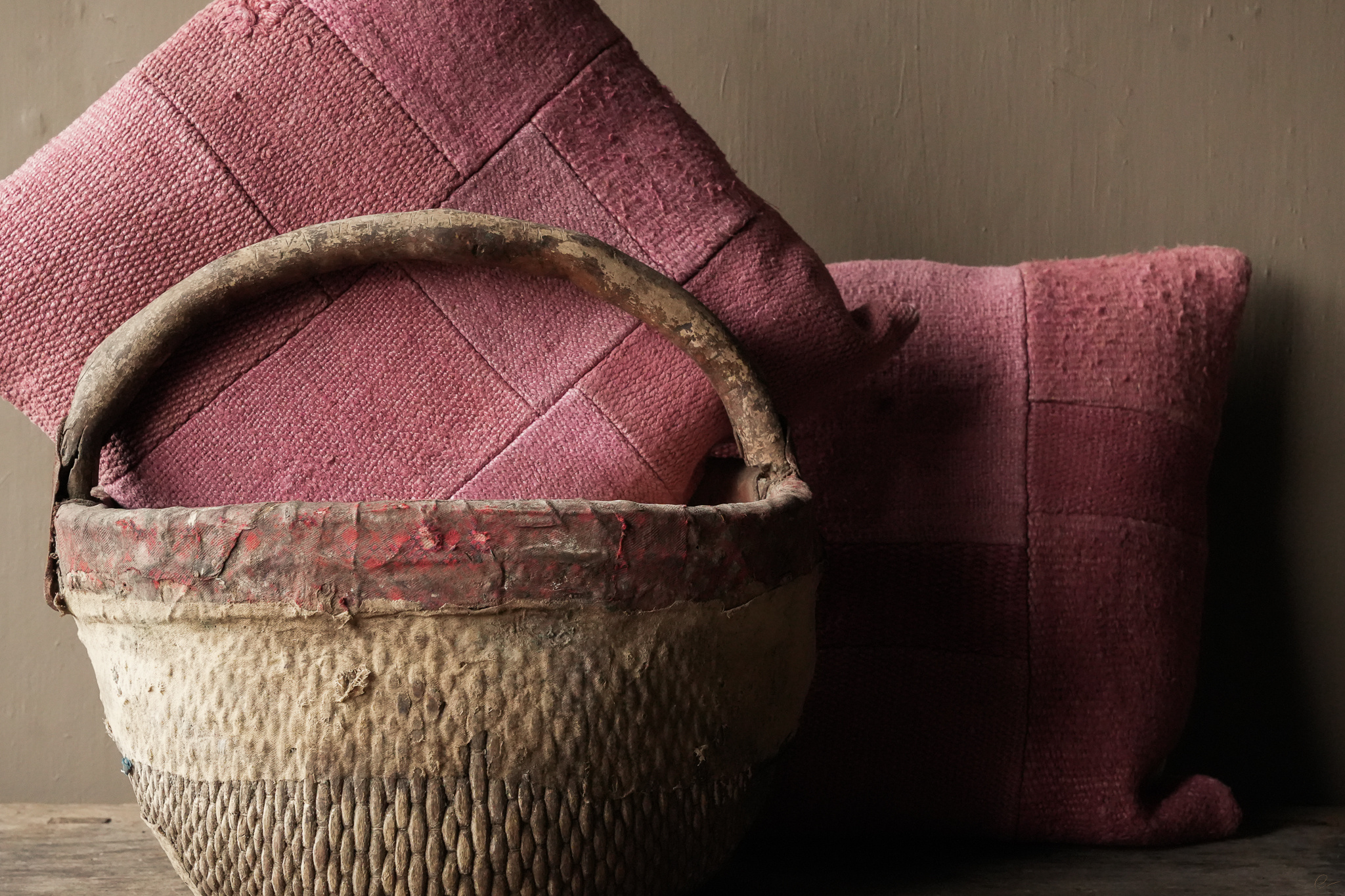 Wunderschönes, einzigartiges, leuchtend rosa Patchwork-Kissen aus altem Teppich-3