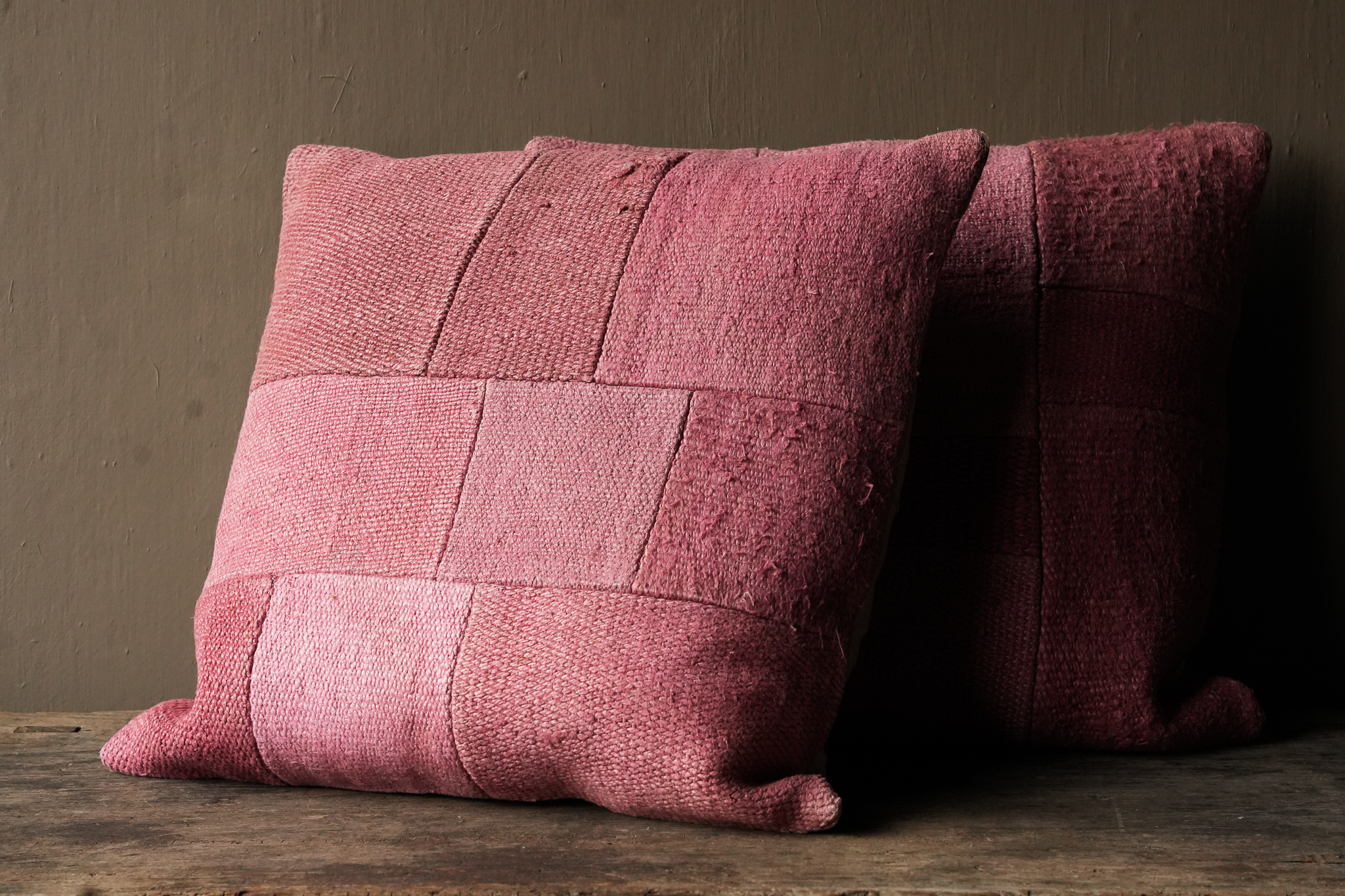 Wunderschönes, einzigartiges, leuchtend rosa Patchwork-Kissen aus altem Teppich-4