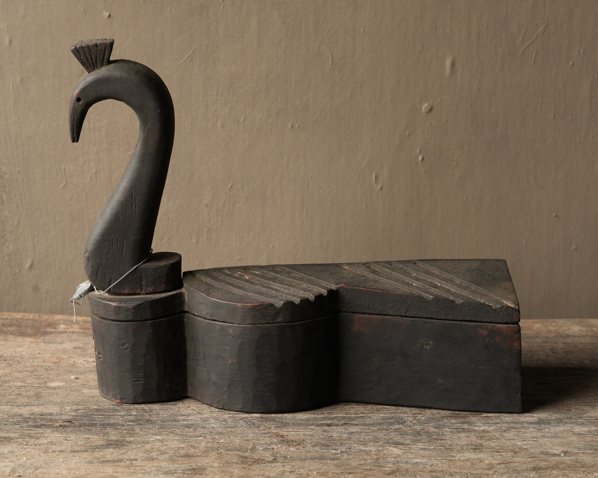 Old Nepalese wooden spice box Duck HOFFZ-2