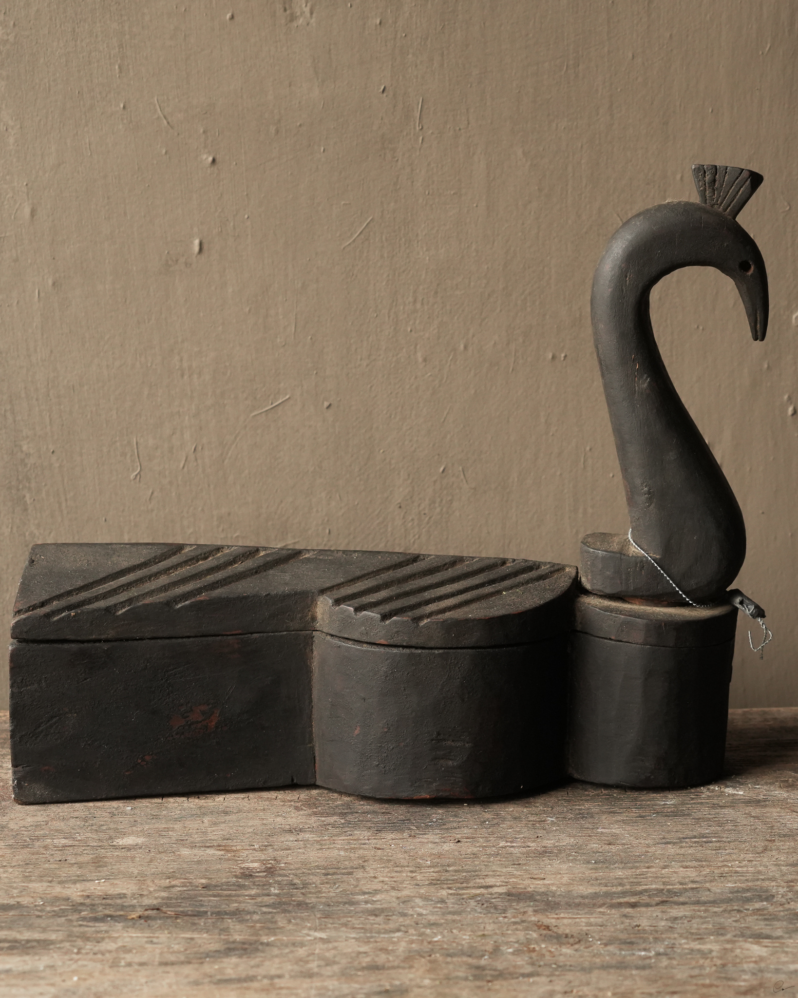 Old Nepalese wooden spice box Duck HOFFZ-4