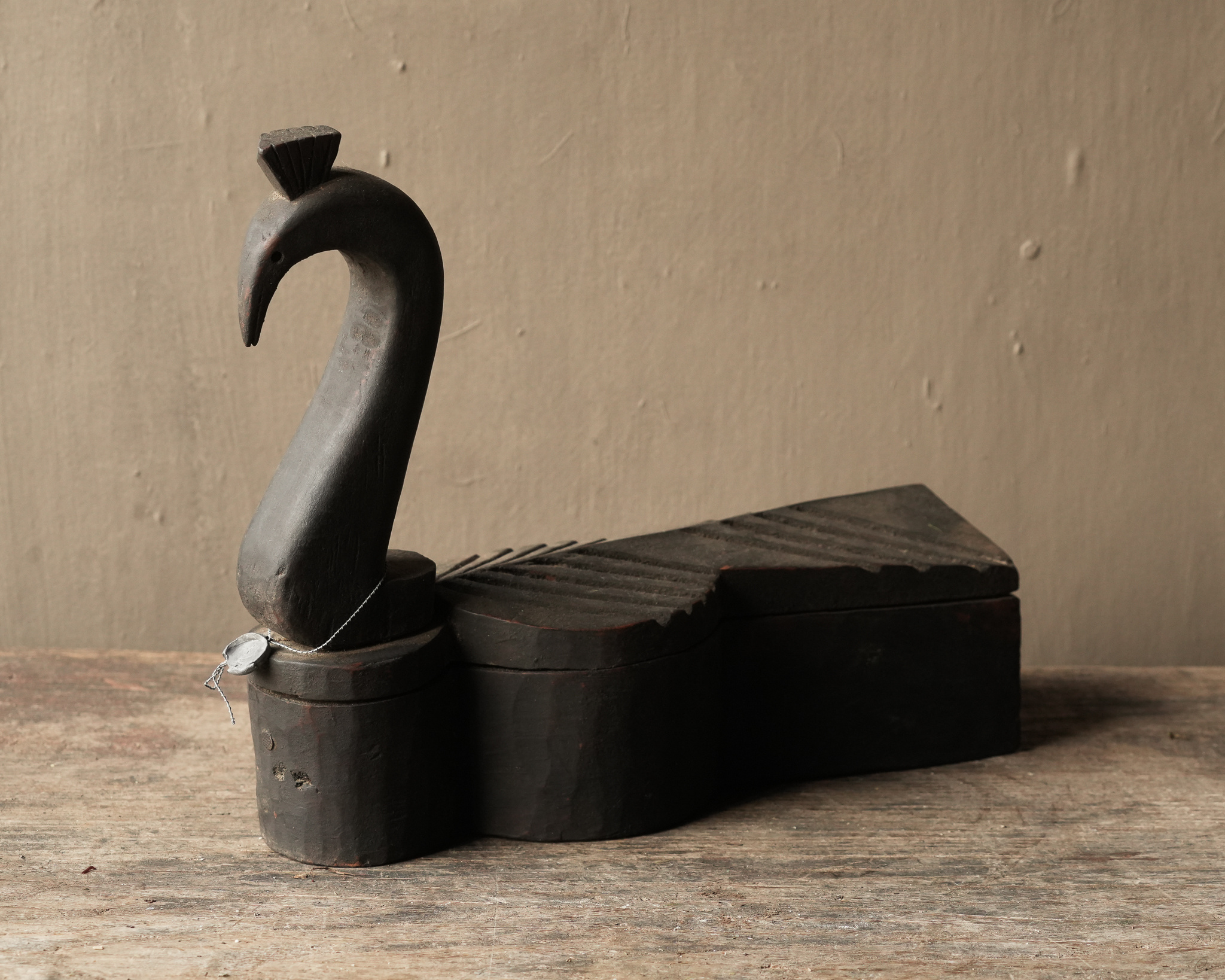 Old Nepalese wooden spice box Duck HOFFZ-5