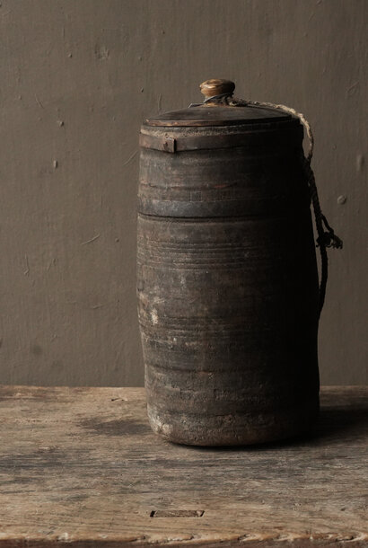 Originele Oude houten Nepalese Kruik met deksel