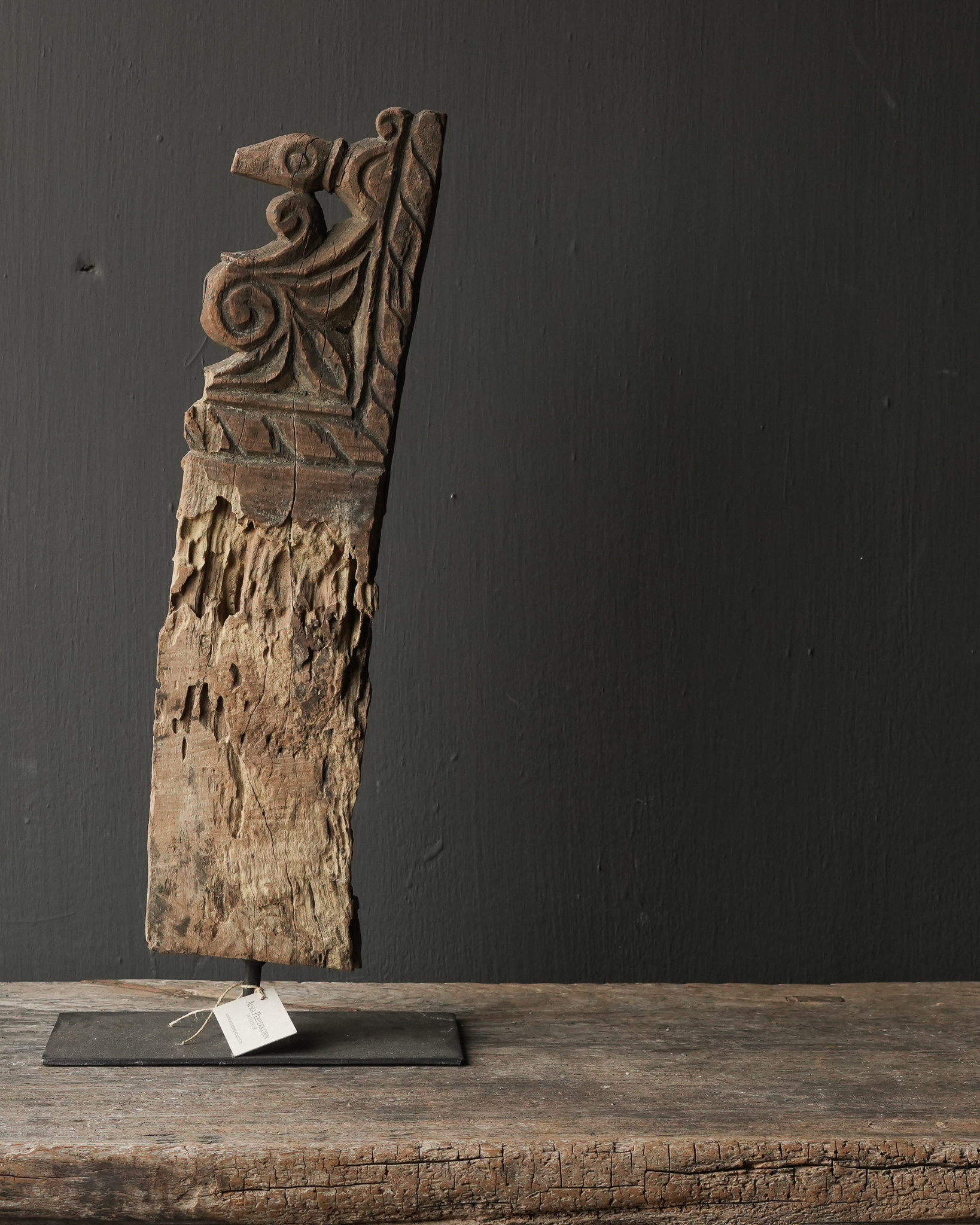 Altes einzigartiges Holzornament auf Eisensockel-4