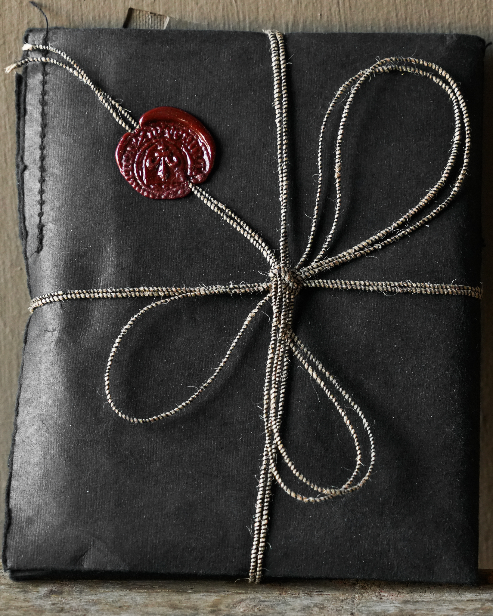 Set van 12 kaartjes geschept papier zwart-2