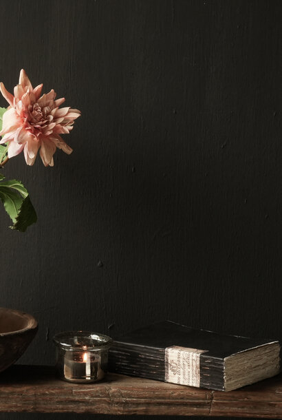 Schwarzes Notizbuch mit Baumwollpapier