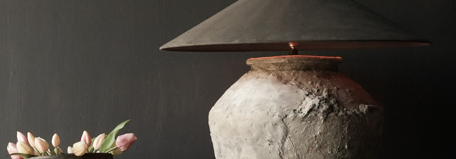 Kruiklamp van oude Authentieke Waterpot