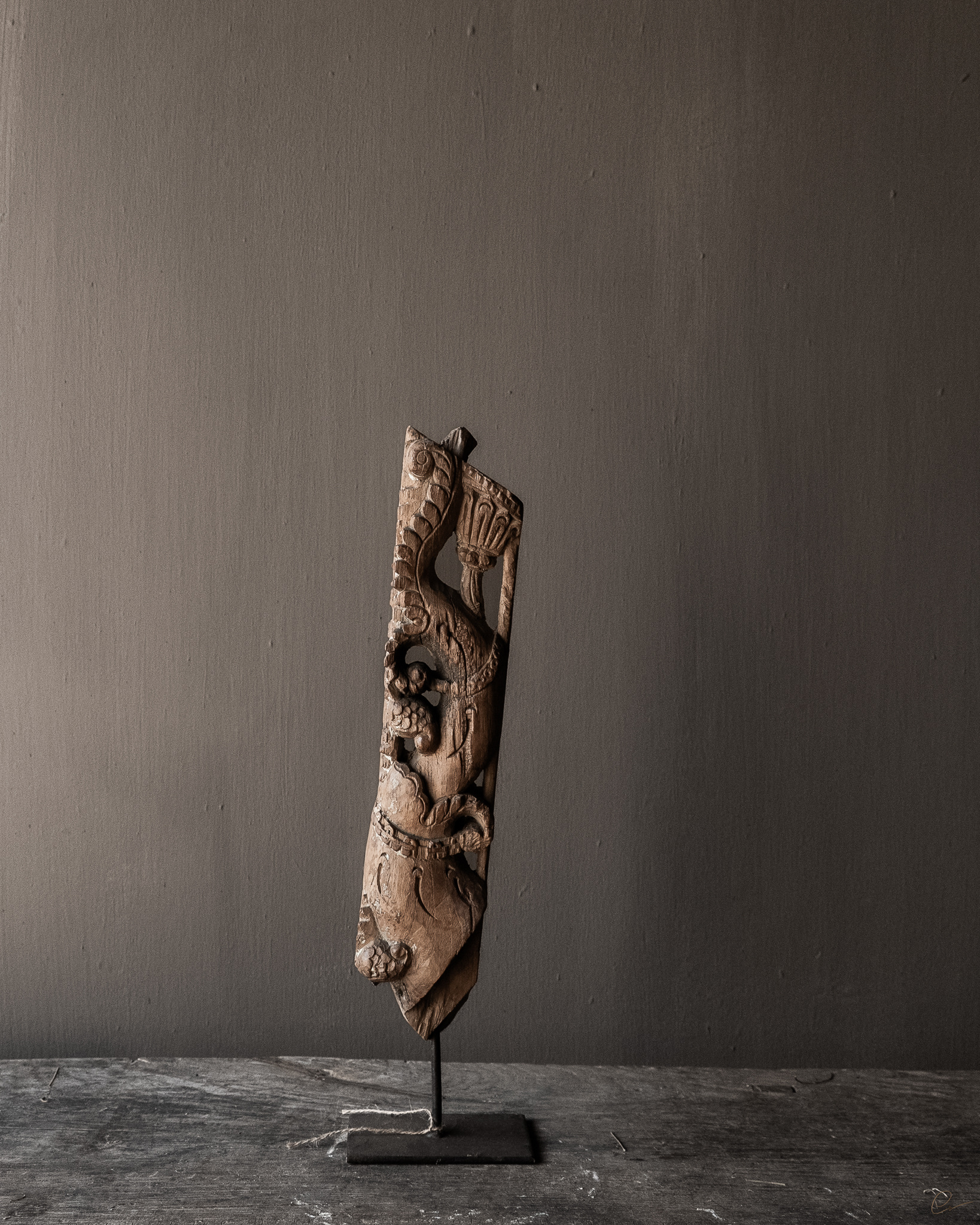 Oud Uniek houten ornament op ijzeren voet-3