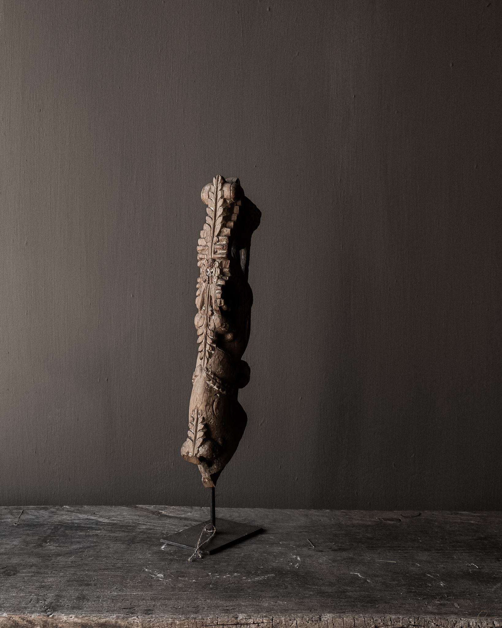 Oud Uniek houten ornament op ijzeren voet-6