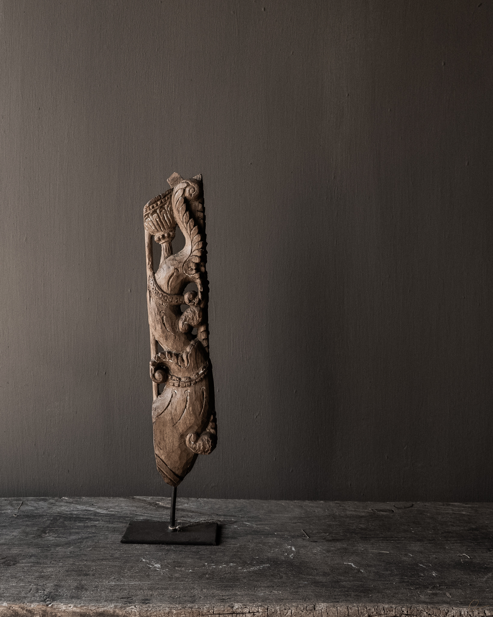 Oud Uniek houten ornament op ijzeren voet-7