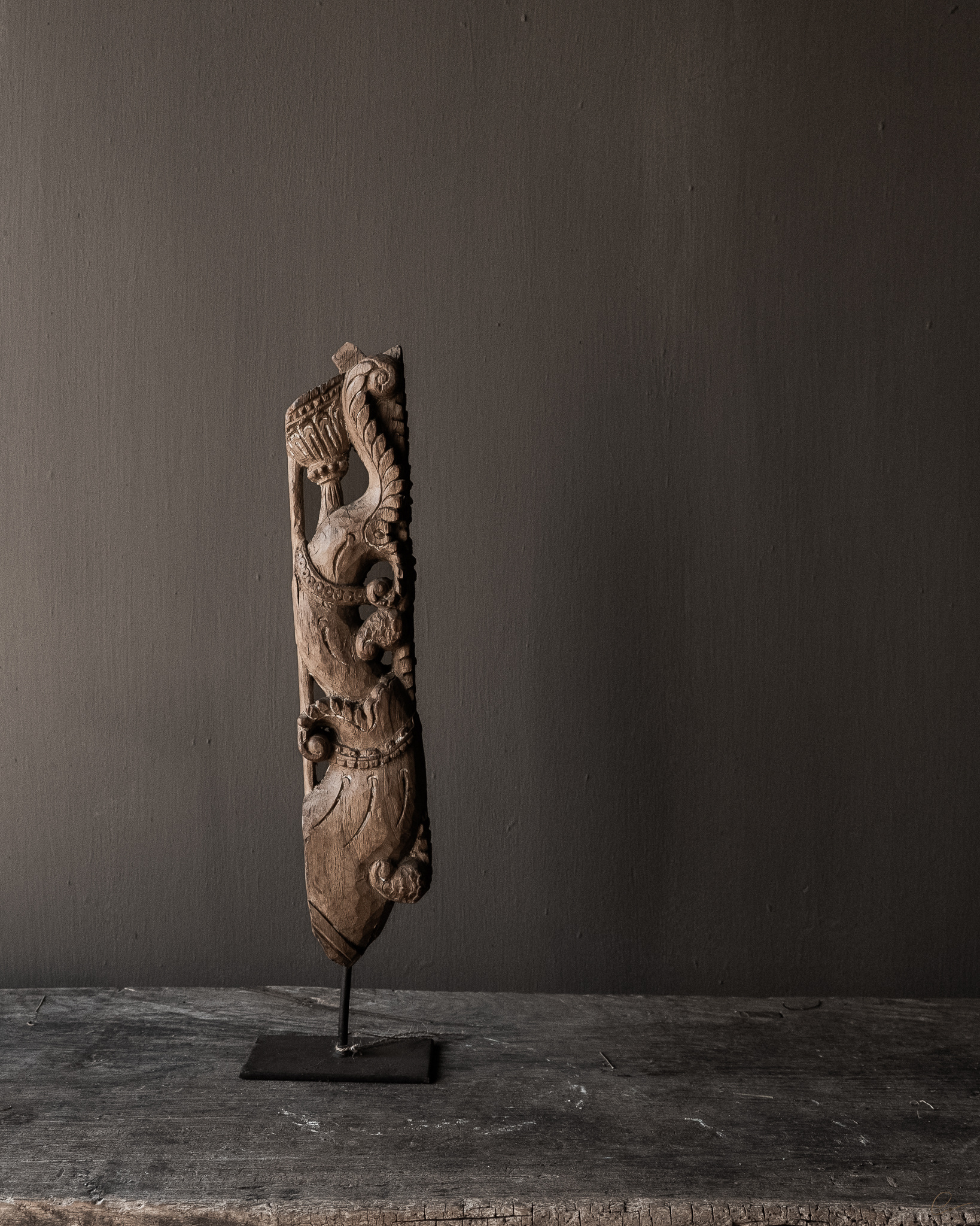 Oud Uniek houten ornament op ijzeren voet-8