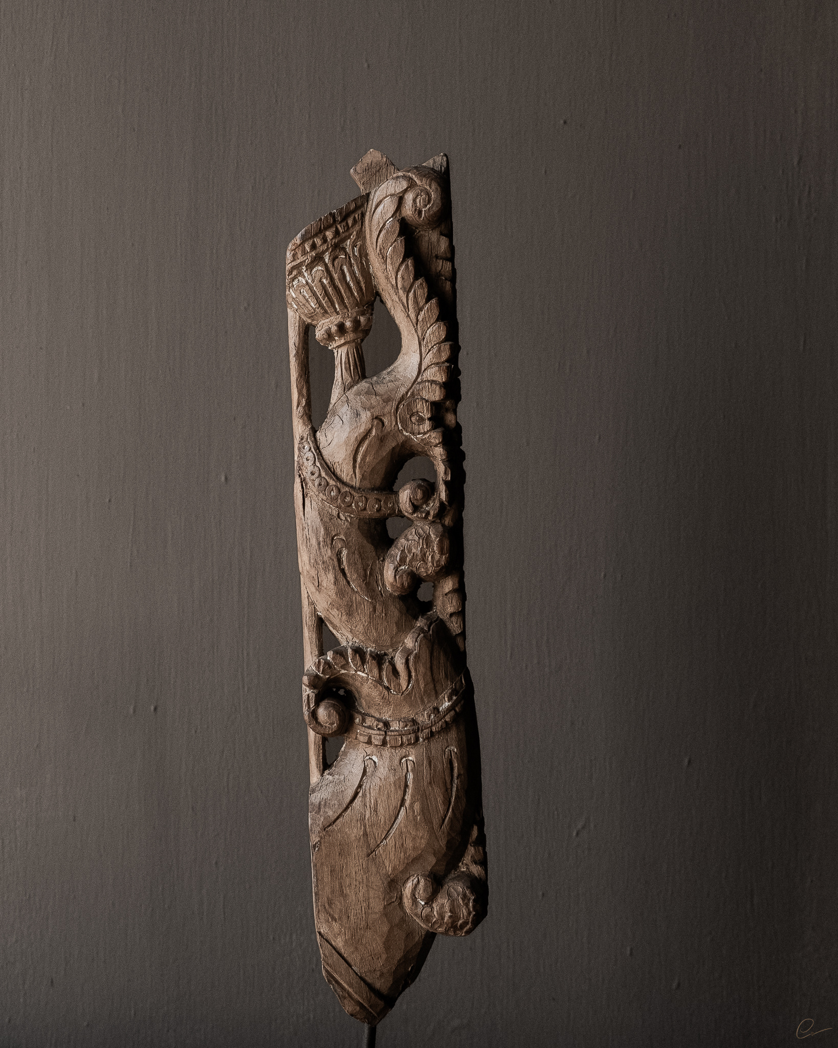 Oud Uniek houten ornament op ijzeren voet-9