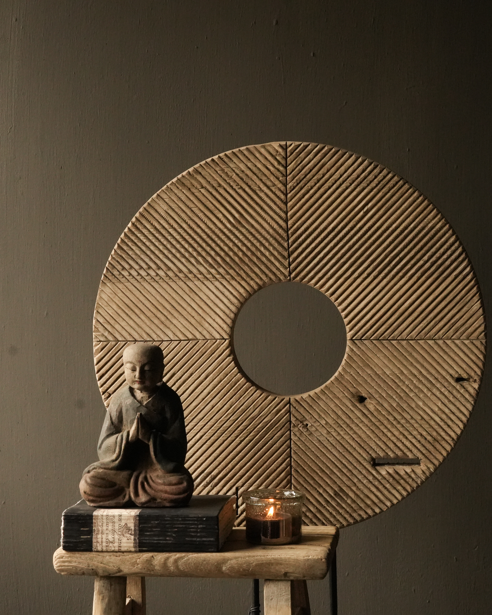 Rond licht Houten ornament op voet-2