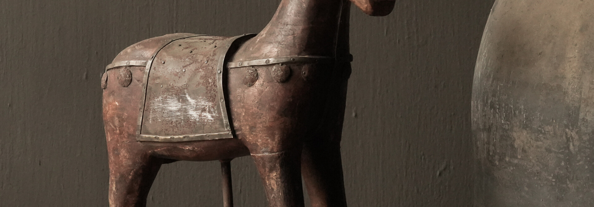 Uniek Authentiek houten paard