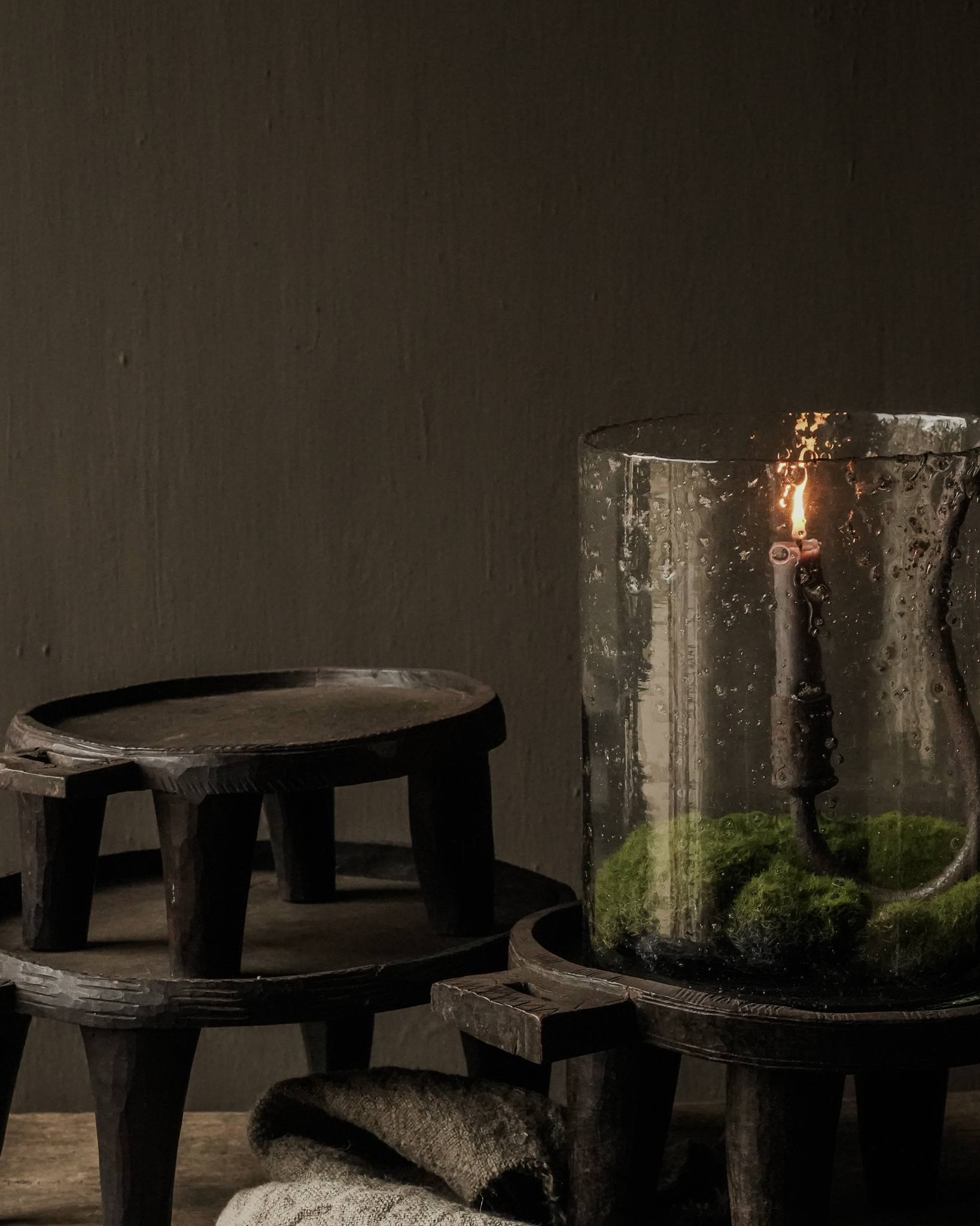 Uniek oude Schaal plateau op pootjes van hout-5