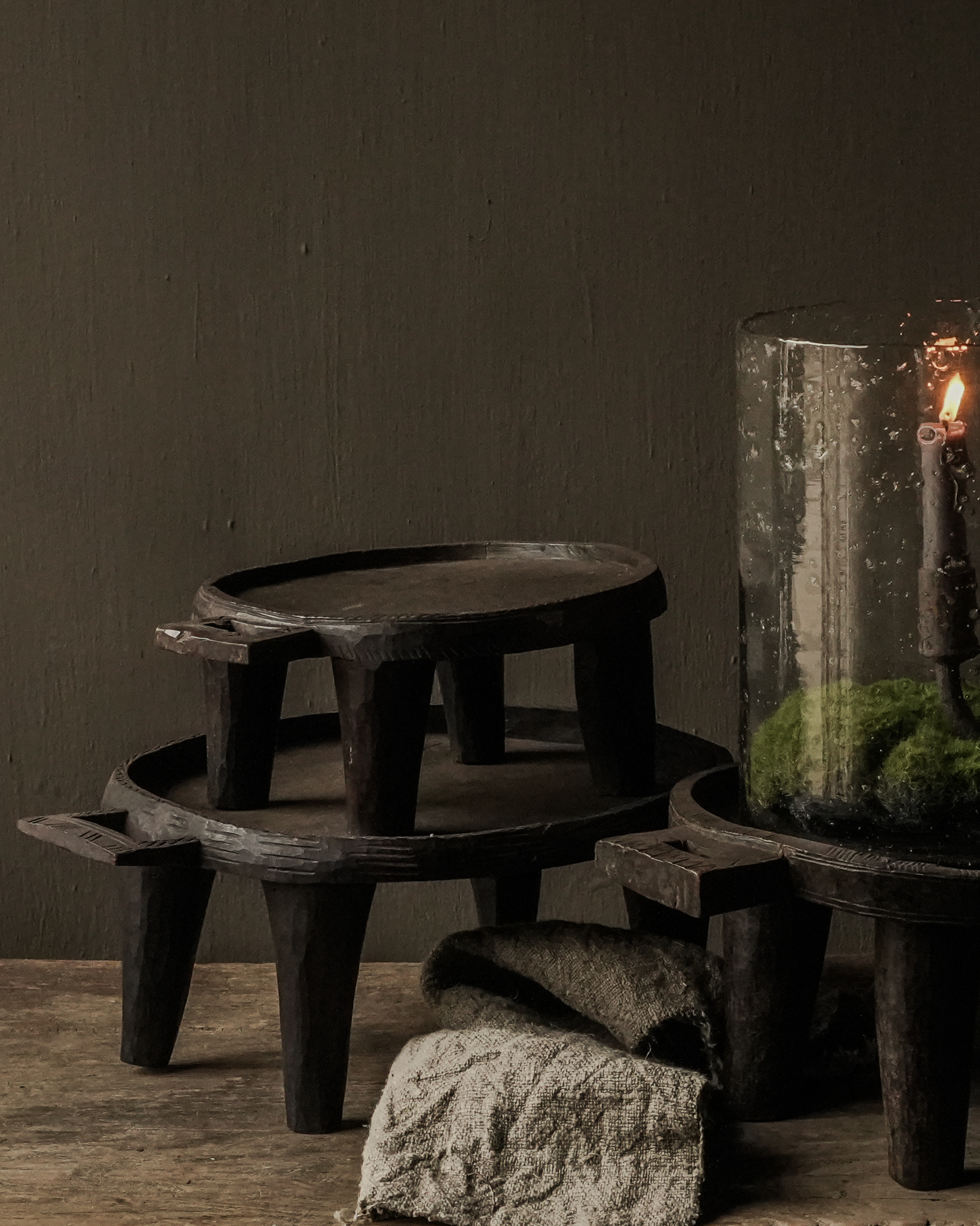 Uniek oude Schaal plateau op pootjes van hout-6