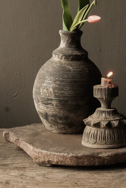 Einzigartiges Chapati aus braunem Naturstein, auch Roti-Teller genannt