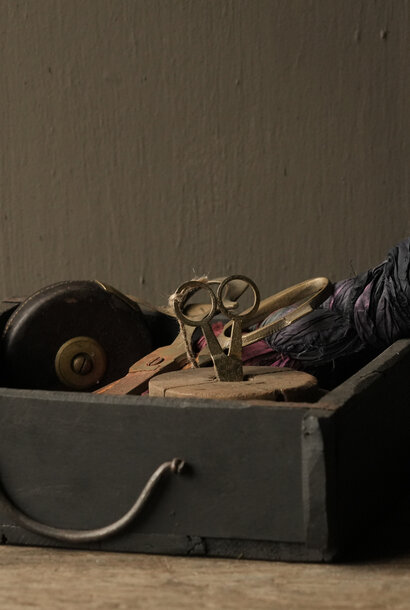 zwarte vierkante houten steenmal / kistje/bakje